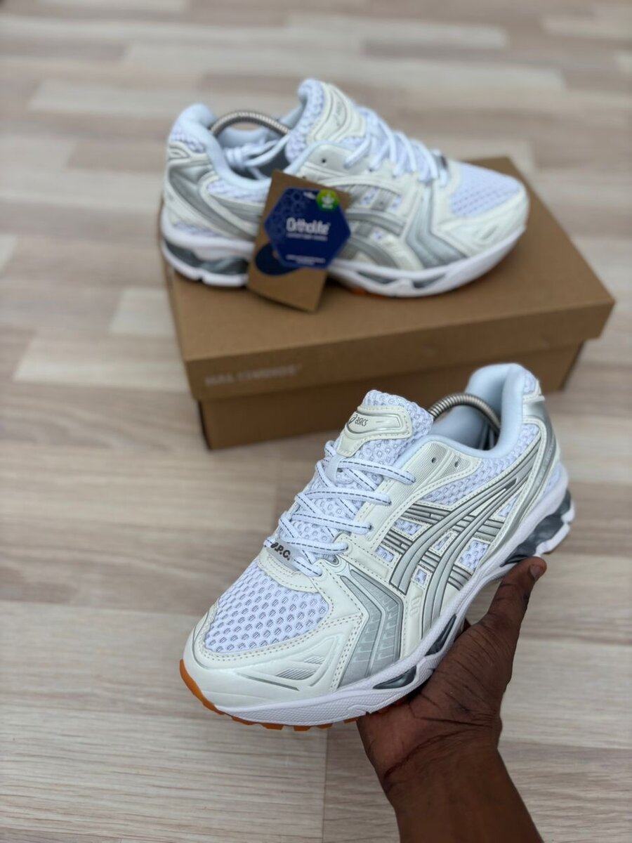 Baskets de course blanches élégantes