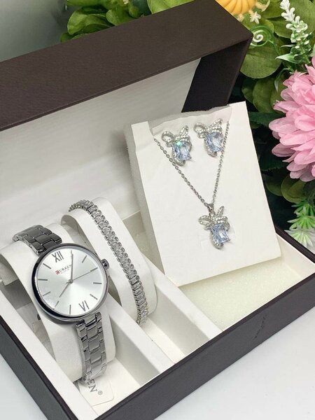 Diamond set exquisite with ladies bracelets and wristwatch