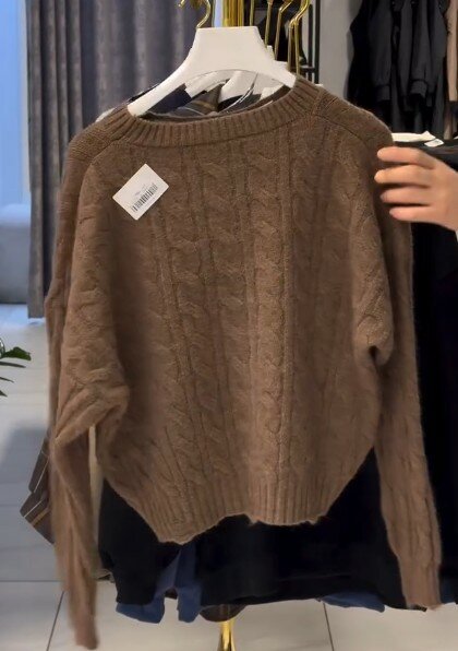 Свитер вязаный кофейного цвета