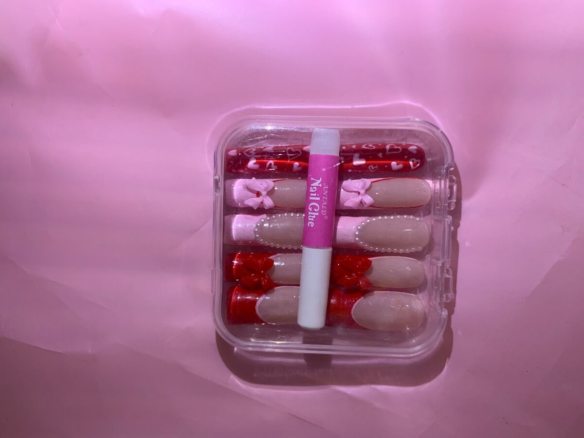 Red and pink Press on nails with glue