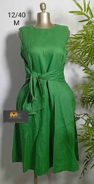 Robe verte en lin sans manches