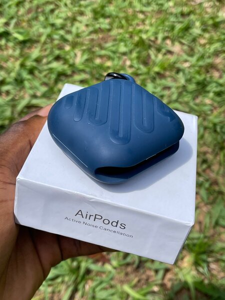 Apple AirPods 4