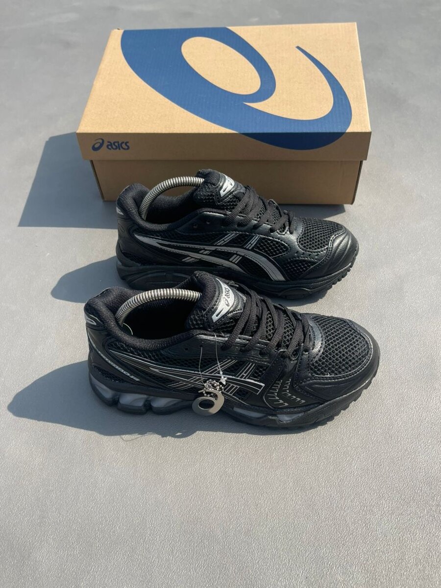 Chaussures de sport Asics noires