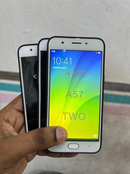 Smartphones OPPO A57 d'occasion