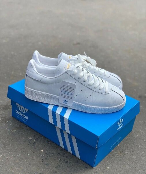 Baskets blanches Adidas tendance