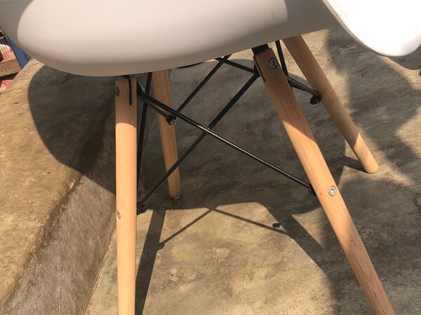 Chaise design blanc en plastique