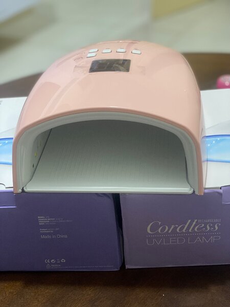 Rechargeable cordless UV lamp