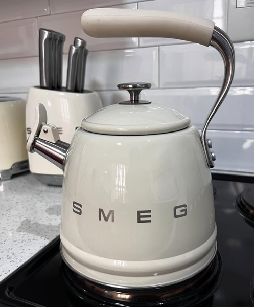 SMEG stove kettle, cream color, retro design, enameled steel, comfortable handle