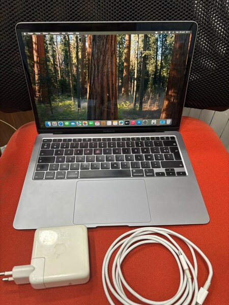MacBook Air 13" avec chargeur