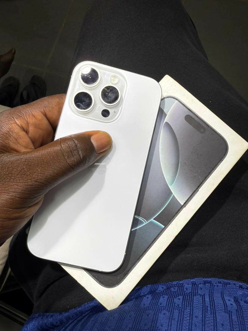 iPhone 16 Pro max Blanc Neuf