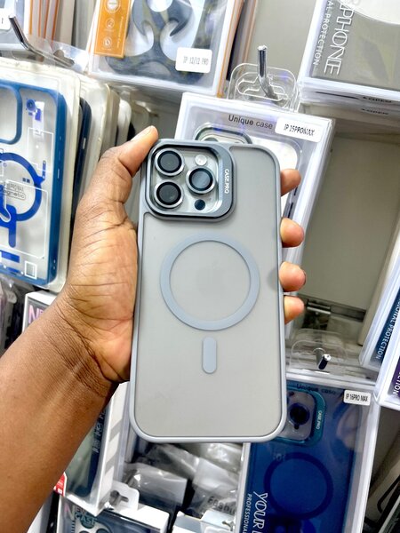 Solid Magnetic Case with Camera lens inclusive