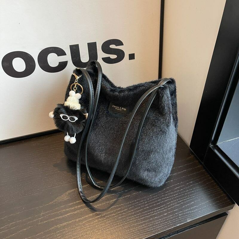 Sac à main en peluche avec porte-clés