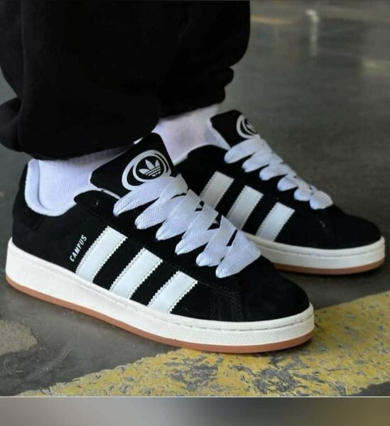 Sneakers en daim noir et blanc