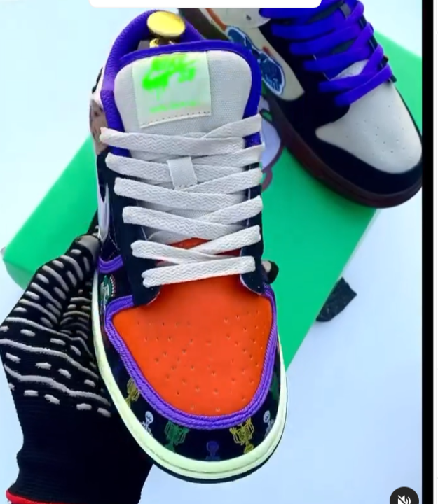 Fashionable men's sneakers