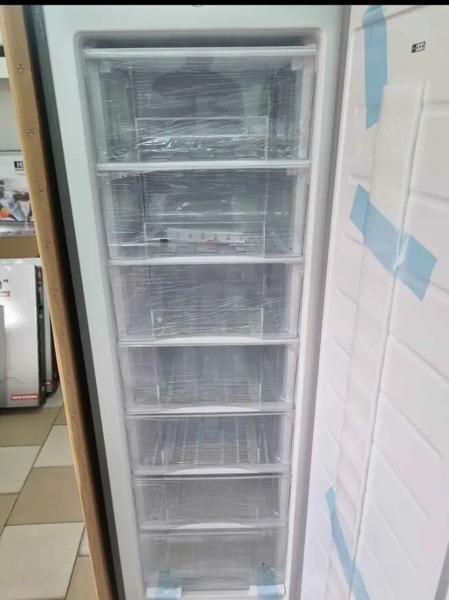 Congélateur vertical moderne