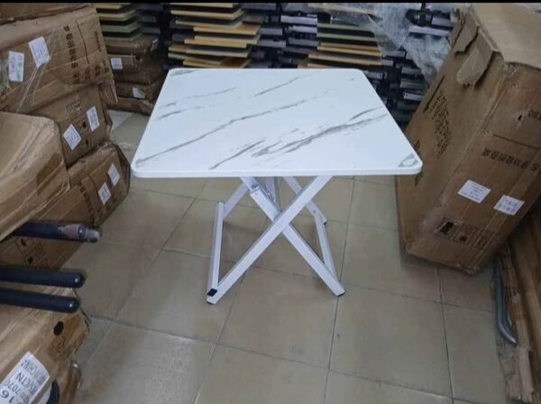 Table pliante marbrée