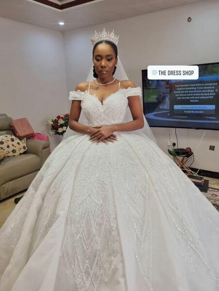 Beautiful and high quality women's wedding dress white