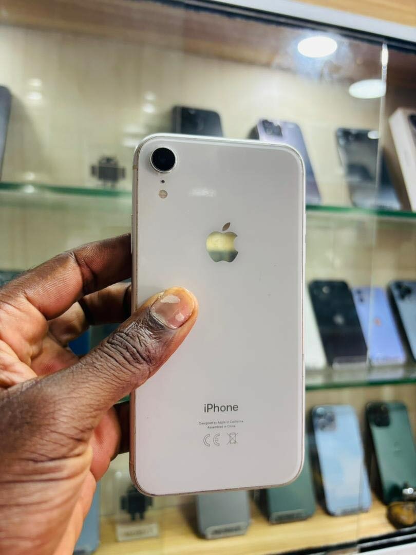 iPhone XR 64go quasi neuf sans Face ID