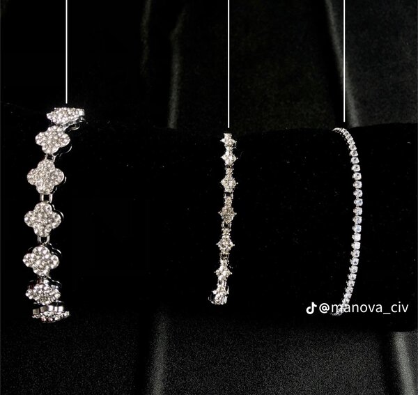 Bracelets et collier croix élégant