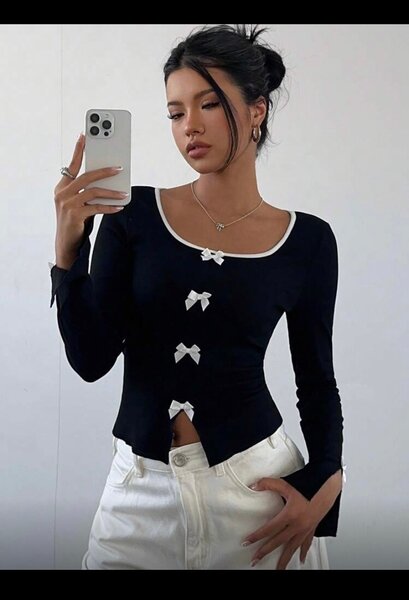 Top noir élégant avec nœuds