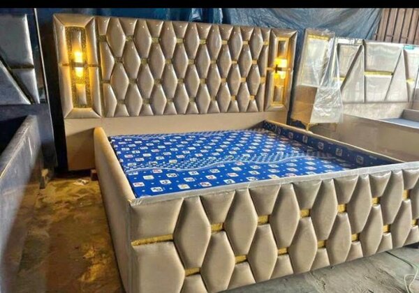 Lit double matelassé luxueux