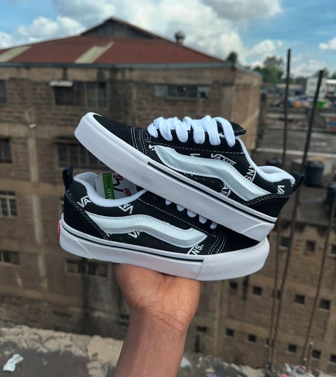VANS KNU SKOOL ( vendue avec la boîte  d'origine)