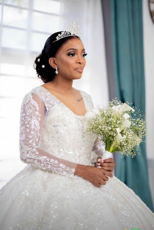 Beautiful and high quality women's wedding dress white