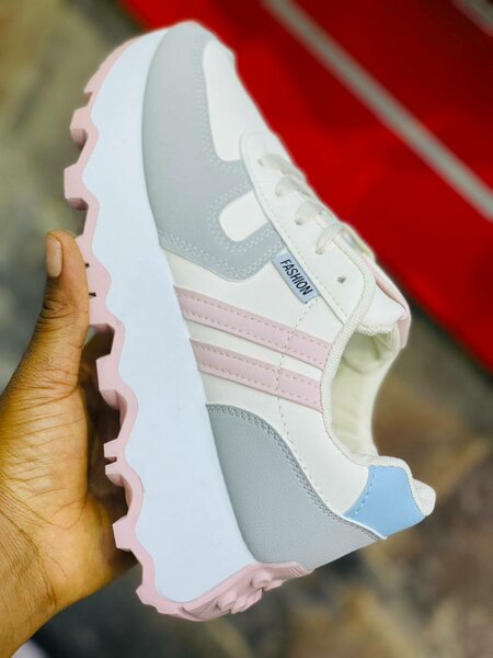 Ladies sneakers Original and boxed