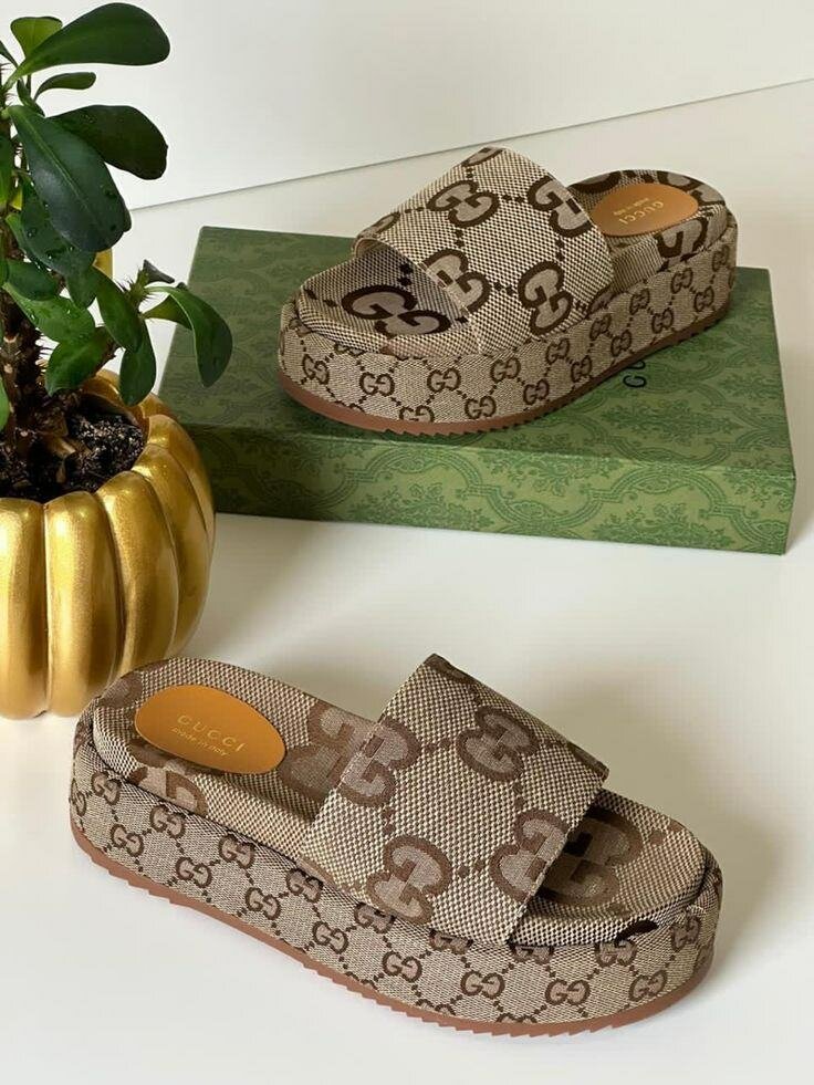 Sandales compensées élégantes