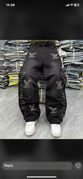 Jeans noirs brodés tendance