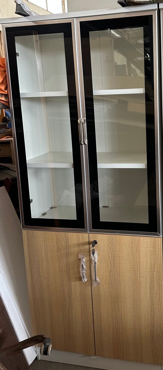 Vitrine en bois moderne