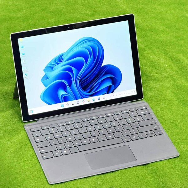 *MICROSOFT SURFACE PRO 4*