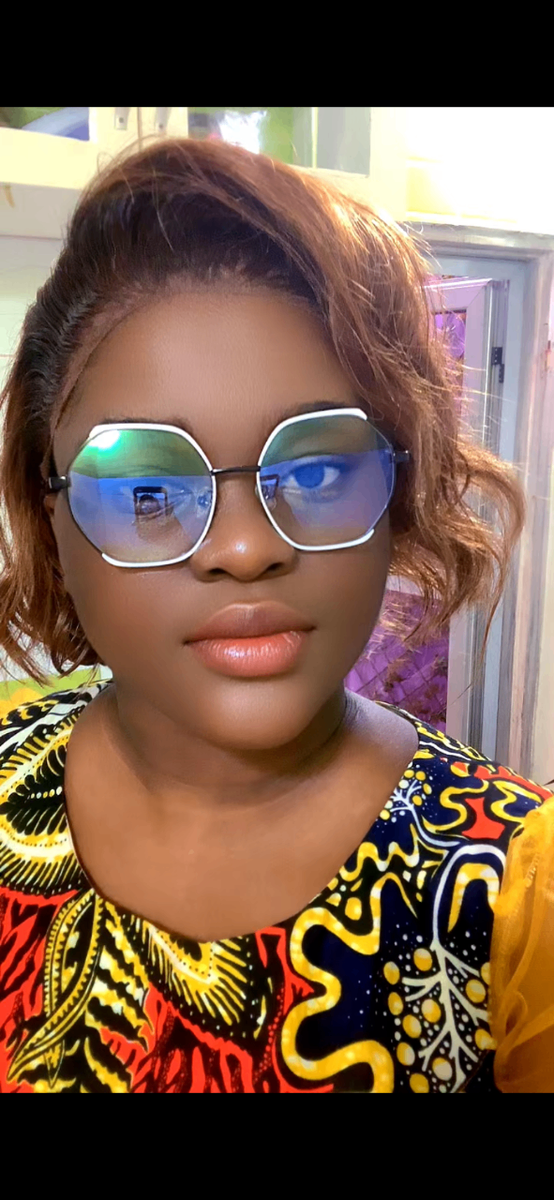 Lunettes de soleil tendance géométriques