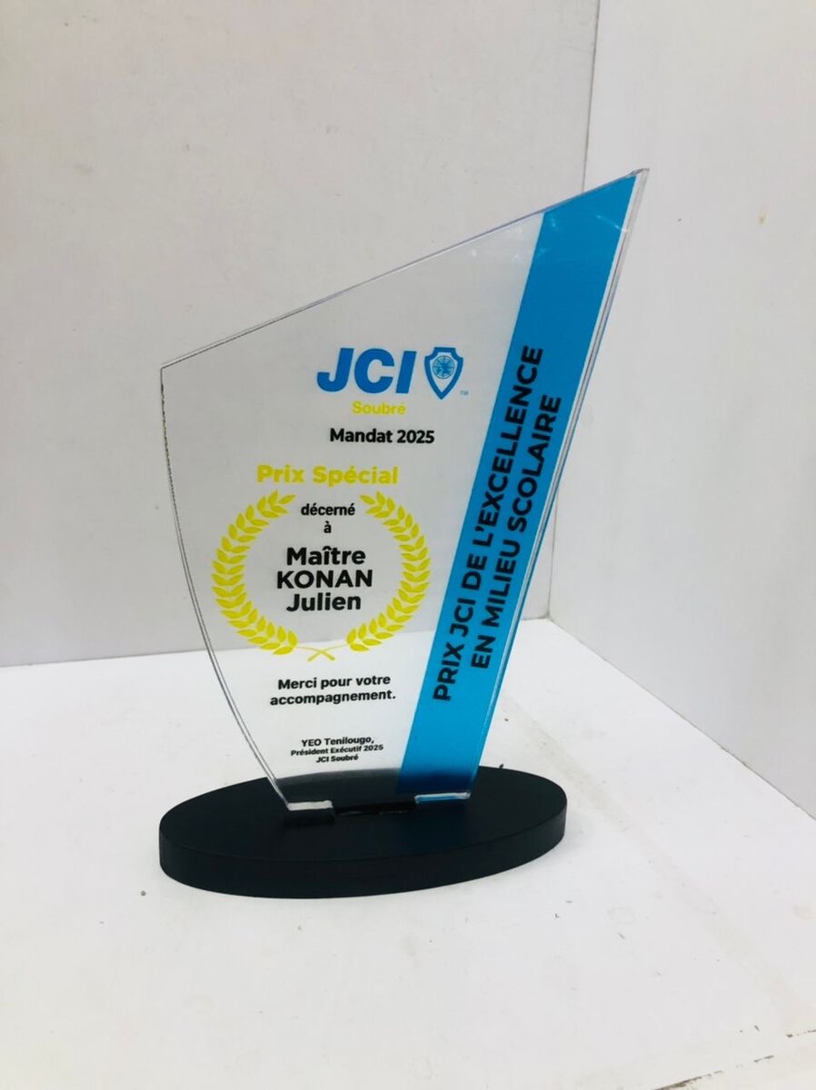 TROPHÉE EN PLEXIGLAS