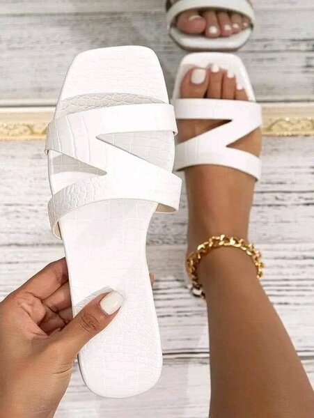 Sandales blanches chics