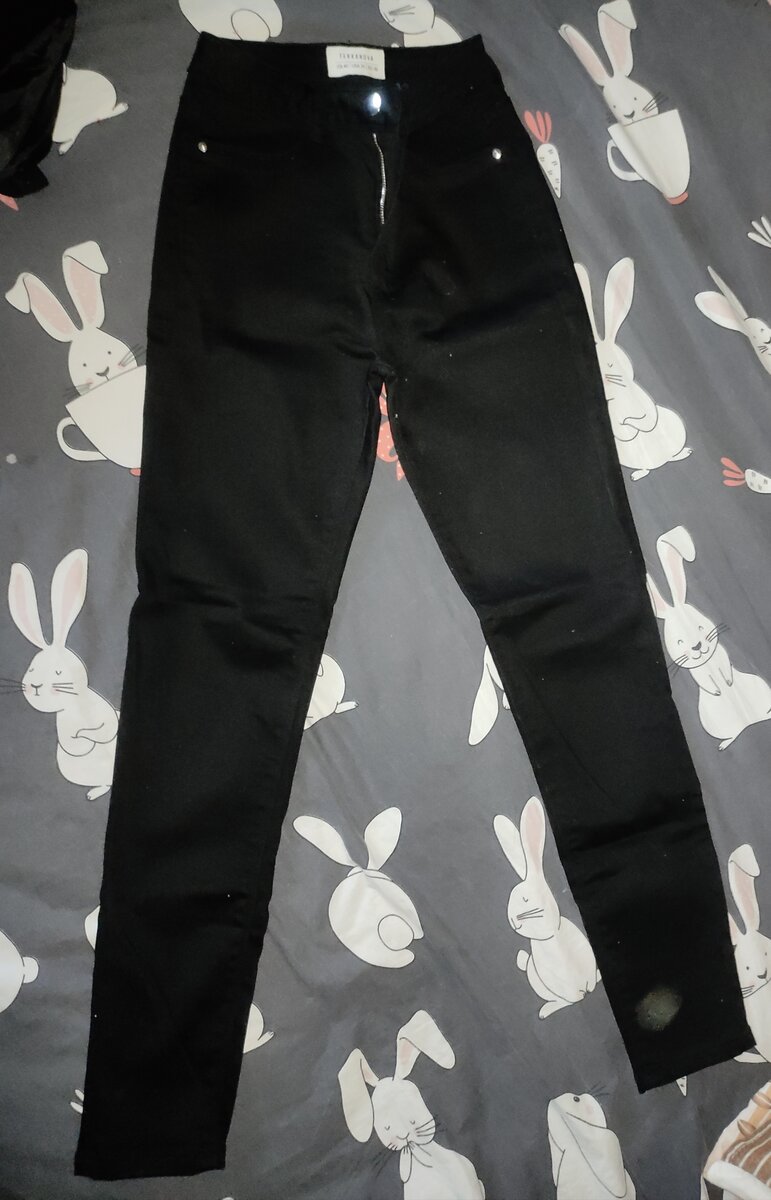 Джинсы чёрные