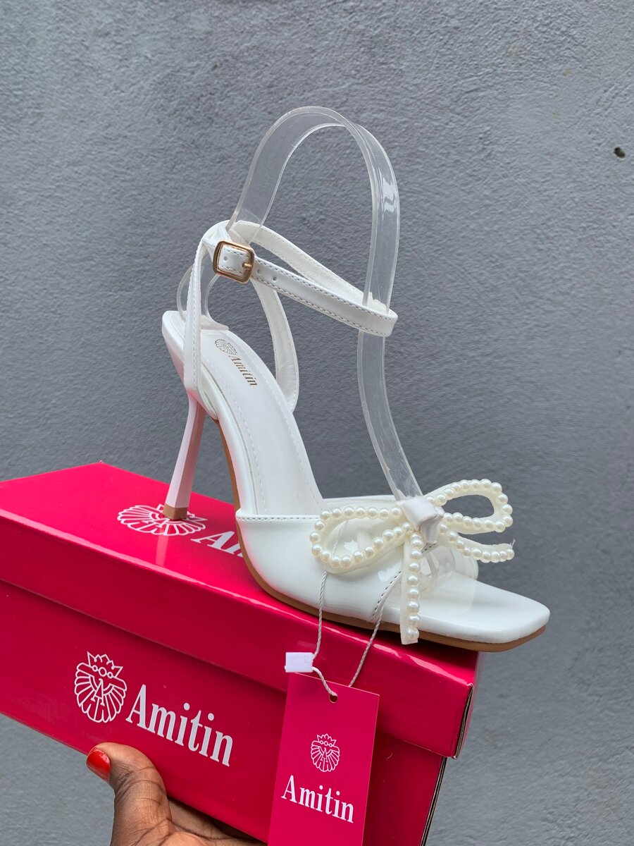 Sandales à talons avec perles