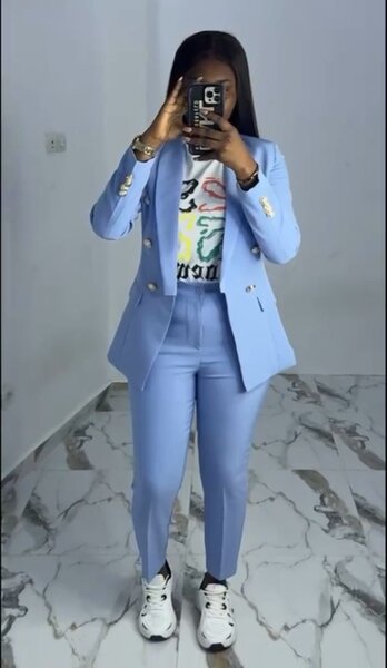 Tailleur élégant bleu