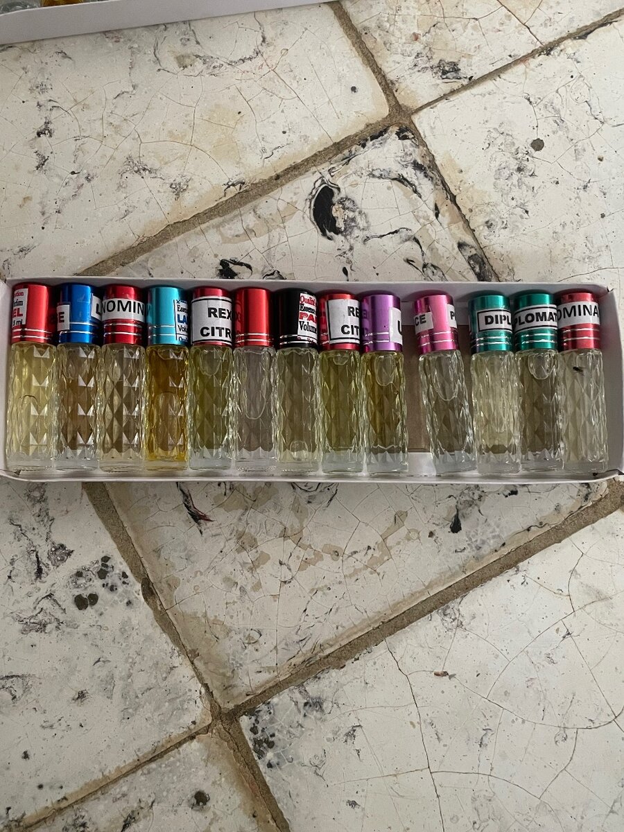 Essences de parfums 2 à 1500F