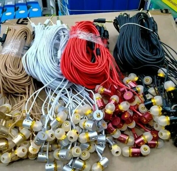 Wired headphones for sale