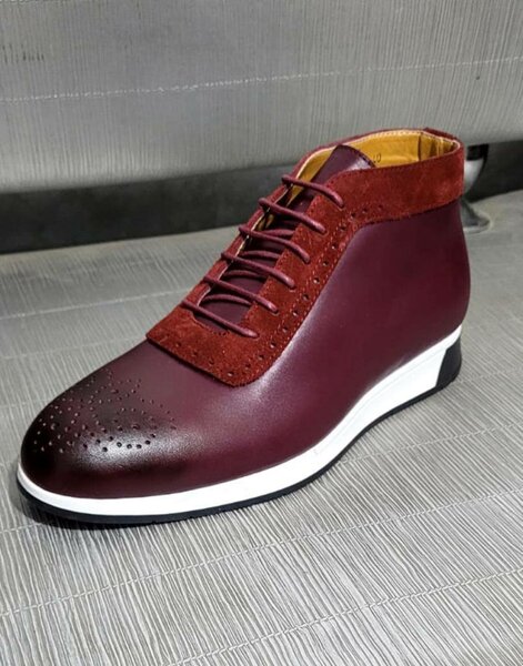 Chaussure en cuir rouge