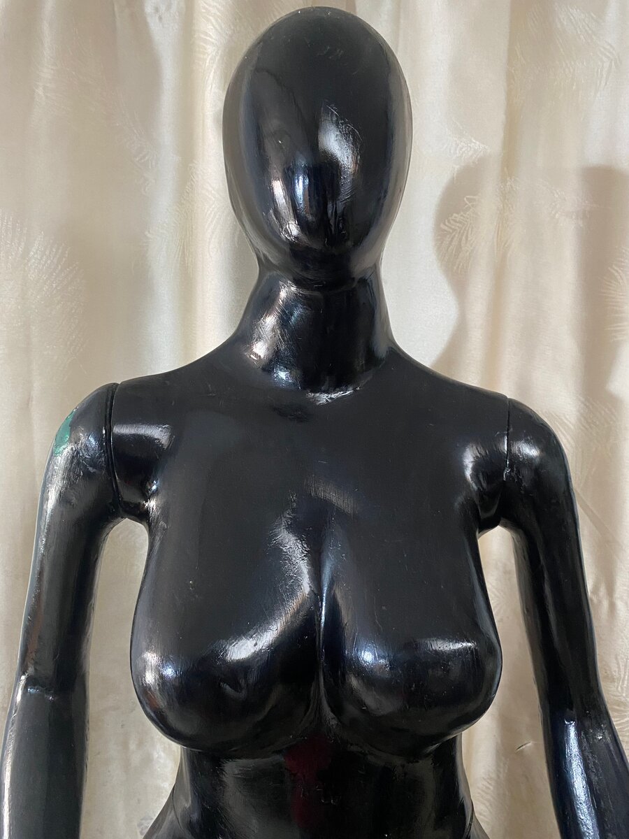 Mannequin noir femme élégant