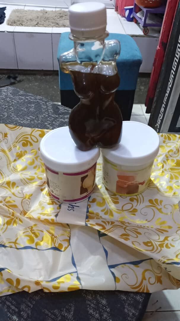 Pommade de fesses et seins