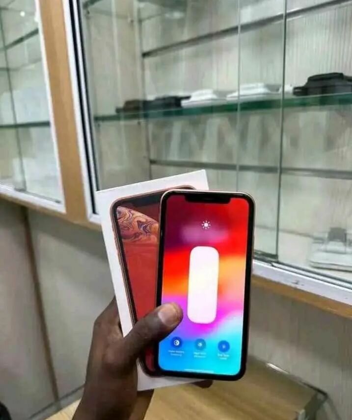 Smartphone élégant jaune vif