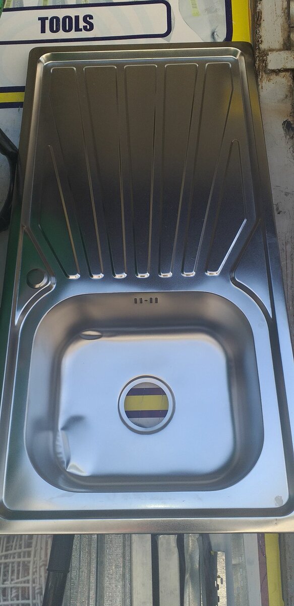 Single bowl sink
