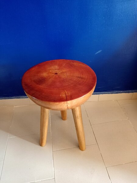 Tabouret en bois massif
