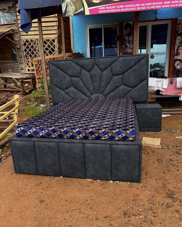 Lit King Size Capitonné Élégant