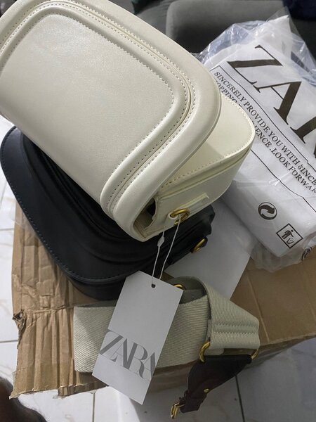 Sac en bandoulière élégant Zara