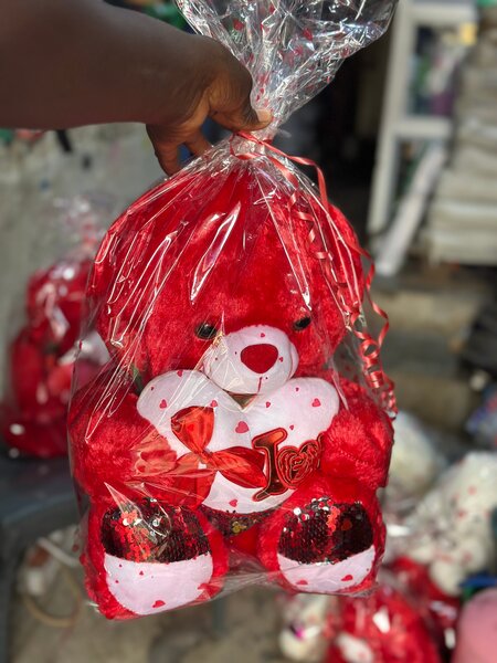 Ours en peluche rouge avec cœur pour la Saint-Valentin