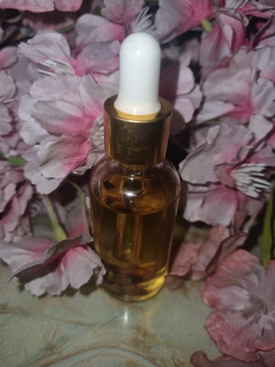 Huile marocaine aux pétales